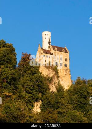 Schloss Lichtenstein auf der Schwäbischen Alb, Burg, bei Honau, Baden-Württemberg, Deutschland Stockfoto