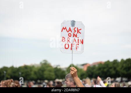 Demonstration gegen Coronamaßnahmen am 16. Mai 2020 in Theresienwiese, München, Bayern, Deutschland Stockfoto