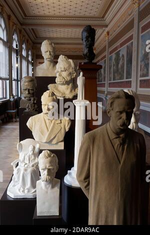 Statuen von Friedrich Nietzsche, Neues Museum, Weimar, Thüringen, Deutschland Stockfoto