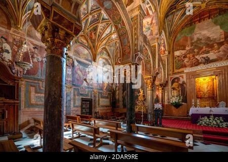 Wand- und Deckenmalereien mit Engeln in der Seitenkapelle, Capilla del Sagrario, Mezquita-Catedral de Cordoba oder Kathedrale der Empfängnis unserer Stockfoto