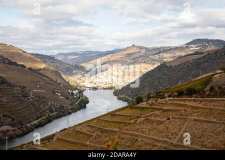 Pinhao, Portugal - Oktober 17: Blick auf Quinta do Seixo, in der Nähe von Pinhão, auf einer schönen Biegung des Rio Douro, ca. 25 km flussaufwärts von Peso Stockfoto