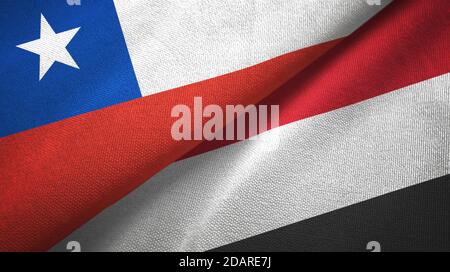 Chile und Jemen zwei Flaggen Textiltuch, Stoff Textur Stockfoto