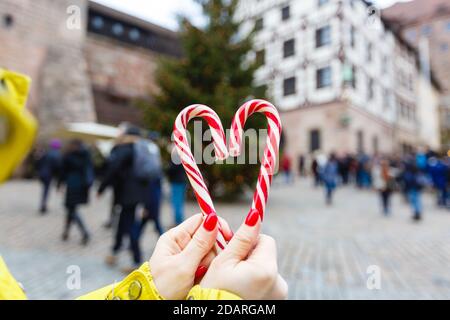 Nurember Blick auf die Stadt während der Zeit des berühmten Weihnachtsmarkt im winter Stockfoto