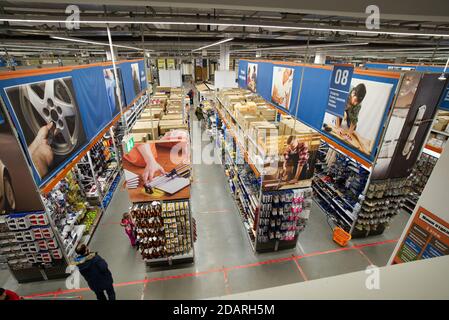 Draufsicht auf OBI Supermarkt mit vielen diy und andere Ausrüstung Stockfoto