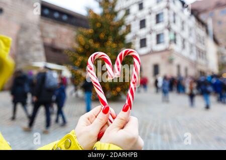 Nurember Blick auf die Stadt während der Zeit des berühmten Weihnachtsmarkt im winter Stockfoto