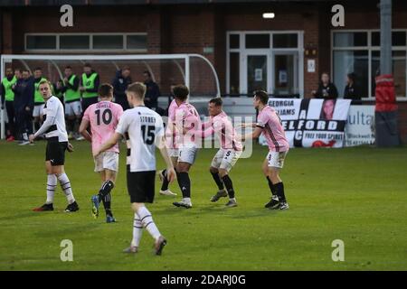 DARLINGTON, ENGLAND. 14. NOVEMBER Dominic McHale von AFC Telford C elebrate nach dem zweiten Tor während der Vanarama National League North Spiel zwischen Darlington und AFC Telford United in Blackwell Meadows, Darlington am Samstag 14. November 2020. (Kredit: Mark Fletcher, Mi News) Kredit: MI Nachrichten & Sport /Alamy Live Nachrichten Stockfoto