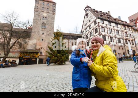 Nurember Blick auf die Stadt während der Zeit des berühmten Weihnachtsmarkt im winter Stockfoto