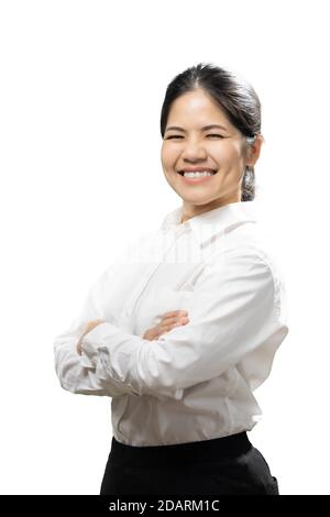 Asiatische Frau tragen weißes Hemd Arm gekreuzt isoliert auf weiß Hintergrund Stockfoto