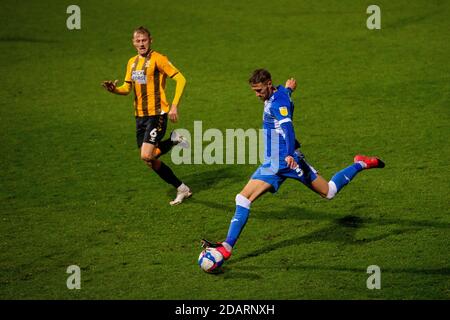 CAMBRIDGE, ENGLAND. 14. NOVEMBER Patrick Brough von Barrow und Harry Darling von Cambridge United während des Sky Bet League 2 Spiels zwischen Cambridge United und Barrow im R Costings Abbey Stadium, Cambridge am Samstag, 14. November 2020. (Quelle: Leila Coker, MI News)CAMBRIDGE, ENGLAND. 14. NOVEMBER während des Sky Bet League 2 Spiels zwischen Cambridge United und Barrow im R Costings Abbey Stadium, Cambridge am Samstag, 14. November 2020. (Kredit: Leila Coker, MI News) Kredit: MI Nachrichten & Sport /Alamy Live Nachrichten Stockfoto