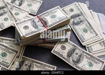 American Dollar usa Packs auf Geld Hintergrund. Finanzkonzept Stockfoto