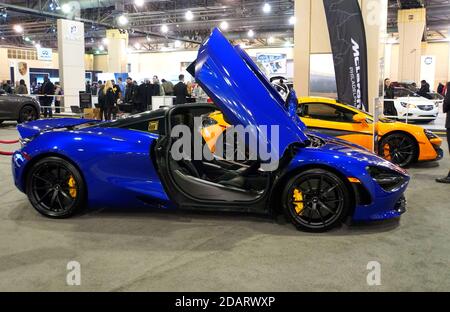 Philadelphia, Pennsylvania, USA - 10. Februar 2019 - EIN McLaren 720S Supercar aus dem Jahr 2019 in Metallic-Blau Stockfoto
