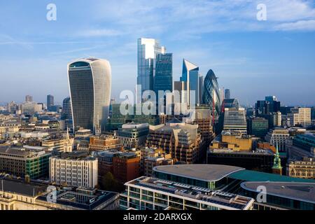 London City Skyline, Morgensonnenaufgangpanorama, Großbritannien Stockfoto