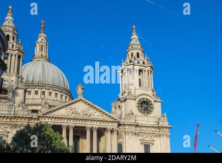 Blick auf die Saint Paul Cathedral, London, Großbritannien Stockfoto