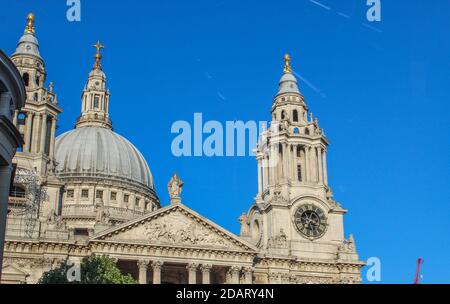 Blick auf die Saint Paul Cathedral, London, Großbritannien Stockfoto