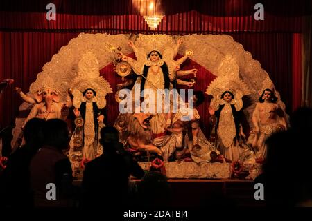 Durga Puja Magie der göttlichen Gnade und Stärke Stockfoto