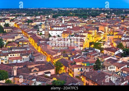 Verona Dächer der Altstadt Blick von oben, Touristenziel in Venetien Region Italien Stockfoto