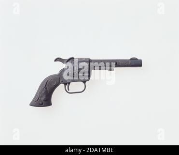 Alter Revolver isoliert Stockfoto