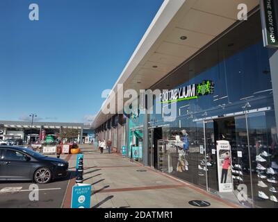 Broughton Shopping Park ein Einkaufszentrum in Broughton Flintshire Wales. Eröffnet im Juni 1999 ist es der verkehrsreichste Einkaufspark in Nord-Wales Stockfoto