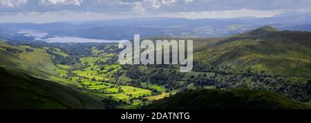 Sommer Blick über Troutbeck Dorf, Troutbeck Tal, Kirkstone Pass, Lake District National Park, Cumbria, England, Großbritannien Stockfoto