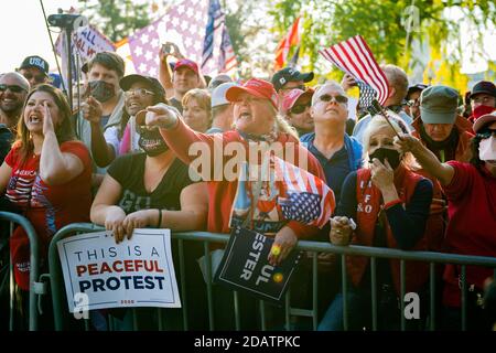 Washington, DC, USA. November 2020. WASHINGTON D.C., NOVEMBER 14- Trump-Anhänger demonstrieren während des Millionenprotesten des Maga-Marsches zu Wahlergebnissen am 14. November 2020 in Washington, DC Foto: Chris Tuite/ImageSPACE Credit: Imagespace/Alamy Live News Stockfoto