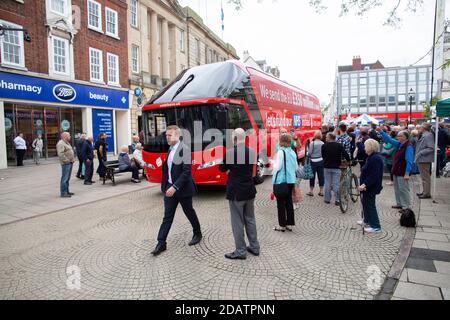 BREXIT-Kampfbus in Stafford mit Boris Johnson Predigten Stockfoto