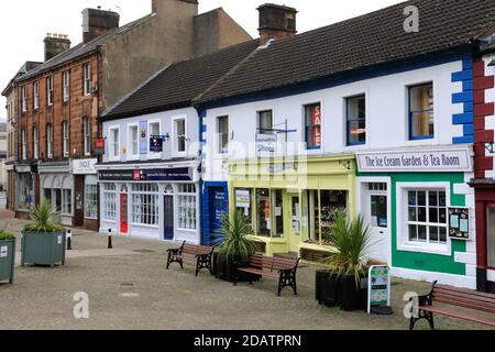 Ansicht der Geschäfte und Architektur in Penrith Stadtzentrum, Cumbria, England, Großbritannien Stockfoto