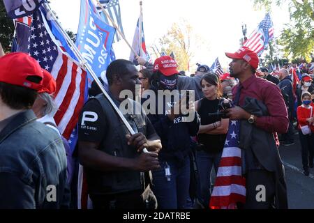 WASHINGTON, D.C. - 14. NOVEMBER: Anhänger von US-Präsident Donald Trump nehmen am Millionen-Maga-Marsch in Freiheit am 14. November 2020 in Washington, DC Teil.Quelle: Mpi34/MediaPunch Stockfoto