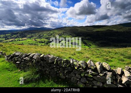 Sommer Blick über Troutbeck Dorf, Troutbeck Tal, Kirkstone Pass, Lake District National Park, Cumbria, England, Großbritannien Stockfoto