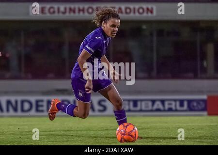 Overijse, Belgien. November 2020. Anderlecht Mittelfeldspielerin Kassandra Missipo (12) und Anderlecht Verteidigerin Louise Wijns (5) im Bild während eines weiblichen Fußballspiels zwischen RSC Anderlecht Dames und AA Gent Ladies am siebten Spieltag der Saison 2020 - 2021 der Belgischen Damen Super League, freitag, 13. November 2020 in Overijse, Belgien . FOTO SPORTPIX.BE STIJN AUDOOREN Stijn Audooren Sportpix.be Quelle: SPP Sport Press Foto. /Alamy Live Nachrichten Stockfoto