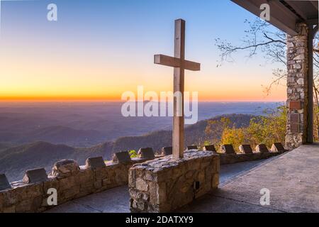 CLEVELAND, SOUTH CAROLINA - 2. NOVEMBER 2020: Pretty Place Chapel at Dawn. Stockfoto