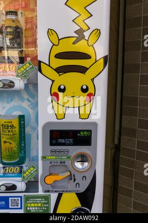 Ein Getränkeautomat mit Pokémon-Marke in Nara, Japan, mit Pikachu auf der Vorderseite Stockfoto