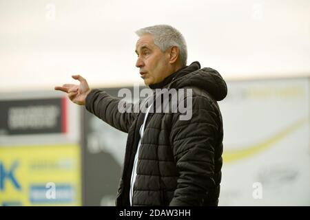 Aalst, Belgien. November 2020. Aalsts Cheftrainer Dirk Decoen im Bild bei einem Frauenfußballspiel zwischen Eendracht Aalst und SV Zulte Waregem am siebten Spieltag der Saison 2020 - 2021 der belgischen Scooore Womens Super League, Samstag, 14. November 2020 in Aalst, Belgien . FOTO SPORTPIX.BE Dirk VUYLSTEKE Dirk Vuylsteke Sportpix.be Quelle: SPP Sport Presse Foto. /Alamy Live Nachrichten Stockfoto