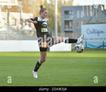 Aalst, Belgien. November 2020. Aalsts Mittelfeldspieler Margaux Van Ackere im Bild bei einem Frauenfußballspiel zwischen Eendracht Aalst und SV Zulte Waregem am siebten Spieltag der Saison 2020 - 2021 der belgischen Scooore Womens Super League, Samstag, 14. November 2020 in Aalst, Belgien . FOTO SPORTPIX.BE Dirk VUYLSTEKE Dirk Vuylsteke Sportpix.be Quelle: SPP Sport Presse Foto. /Alamy Live Nachrichten Stockfoto