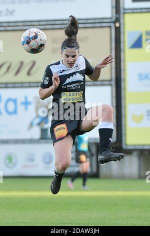 Aalst, Belgien. November 2020. Aalsts Verteidigerin Annelies Van Loock im Bild während eines Fußballspiels zwischen Eendracht Aalst und SV Zulte Waregem am siebten Spieltag der Saison 2020 - 2021 der belgischen Scooore Womens Super League, Samstag, 14. November 2020 in Aalst, Belgien . FOTO SPORTPIX.BE Dirk VUYLSTEKE Dirk Vuylsteke Sportpix.be Quelle: SPP Sport Presse Foto. /Alamy Live Nachrichten Stockfoto