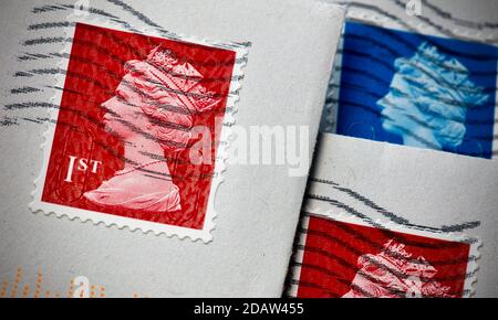 Royal Mail 1. Und 2. Klasse Briefmarken Stockfoto