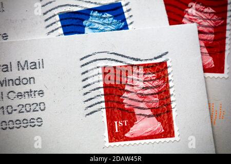 Royal Mail 1. Und 2. Klasse Briefmarken Stockfoto