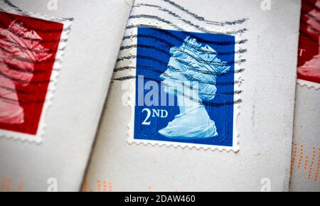 Royal Mail 1. Und 2. Klasse Briefmarken Stockfoto