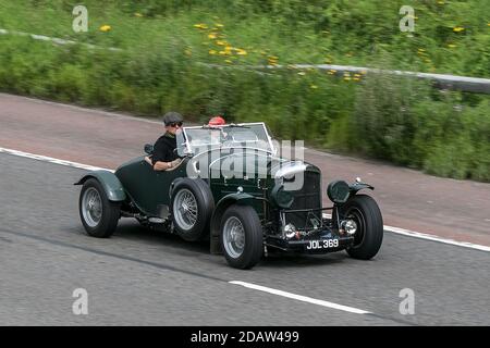 40er Jahre Oldtimer Bentley Mk6 Green 1949 Fahren auf der Autobahn M6 in der Nähe von Preston in Lancashire, Großbritannien. Stockfoto