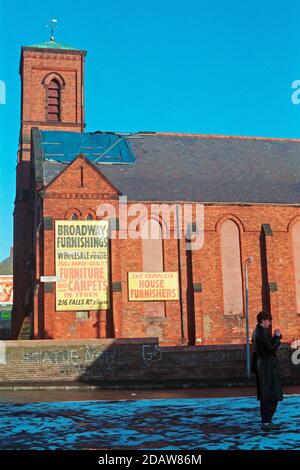 Ehemalige Kirche, 24. Januar 1986, im Jahr 2020 Cultúrlann McAdam Ó Fiaich, Falls Road Area, Belfast, Nordirland Stockfoto