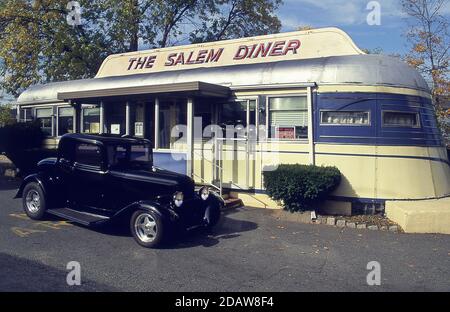 1932 Ford Modell B Hotrod. Außerhalb eines Restaurants in Salem, Massachusetts, USA Stockfoto