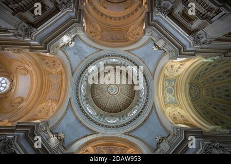 Interieur der Kirche von Saint Umberto im Barockstil, Reggia di Venaria reale, Residenzen des Königshauses von Savoyen. Turin, Piemont, Italien, Stockfoto