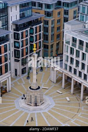 Luftaufnahme des Paternoster Platzes von der Steinernen Galerie der St. Paul's Cathedral. City of London, Großbritannien Stockfoto