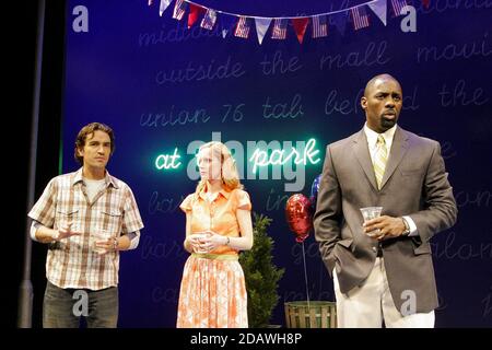 l-r: Ben Chaplin (man), Megan Dodds (Woman), Idris Elba (Cody) so GEHT'S von Neil LaBute im Donmar Warehouse, London WC2 31/05/2005 Regie: Moises Kaufman Stockfoto