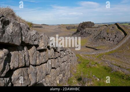 Hadrians Mauer, dass die Römer eine von Küste zu Küste Wand gebaut, um das römische England vor den Stämmen zu schützen, die in Schottland lebten. Stockfoto