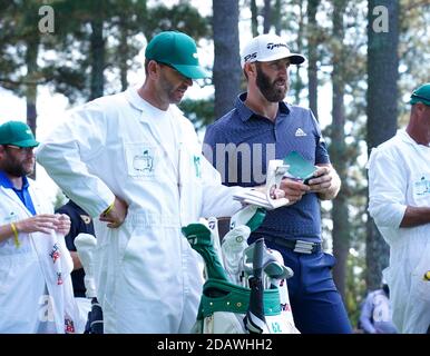 Augusta, Usa. November 2020. Dustin Johnson steht auf der 4. Loch-T-Box in der Endrunde des 2020 Masters-Golfturniers im Augusta National Golf Club in Augusta, Georgia am Sonntag, 15. November 2020. Foto von Kevin Dietsch/UPI Kredit: UPI/Alamy Live News Stockfoto