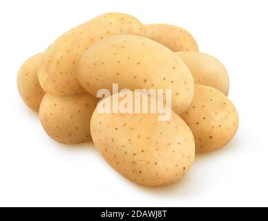 Isolierte Kartoffeln. Stapel von rohen gewaschenen Kartoffeln isoliert auf weißem Hintergrund Stockfoto