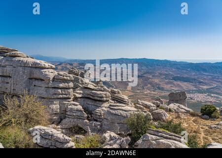 Der Park El Torcal de Antequera ist bekannt für seine ungewöhnlichen Landformen und ist eine der eindrucksvollsten Karstlandschaften. Stockfoto