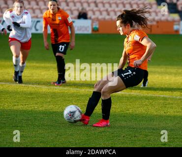 Barnett, Großbritannien. November 2020. EDGWARE, ENGLAND - 15. NOVEMBER: Lauren Pickett von London Bees punktet während der FA Women's Championship zwischen London Bees und Lewes FC Women im Hive Stadium, Edgware, UK am 15. November 2020 Credit: Action Foto Sport/Alamy Live News Stockfoto