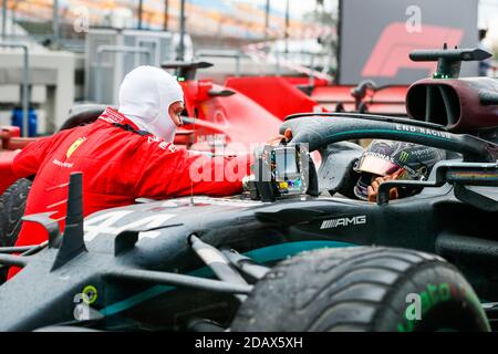 Tuzla in der Nähe von Istanbul, Türkei. November 2020. VETTEL Sebastian (ger), Scuderia Ferrari SF1000, HAMILTON Lewis (gbr), Mercedes AMG F1 GP W11 Hybrid EQ Power+, im Parc Ferme, der das Rennen gewann und seinen 7. Weltmeistertitel beim Formel 1 DHL Turkish Grand Prix 2020, vom 13. Bis 15. November 2020 im Intercity Istanbul Park, In Tuzla, in der Nähe von Istanbul, Türkei - Foto Antonin Vincent / DPPI / LM Credit: Gruppo Editoriale LiveMedia/Alamy Live News Stockfoto