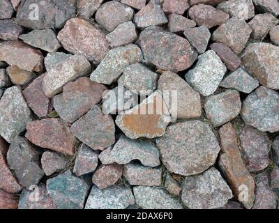 Große rote Steinfelsen Haufen Gruppe Blick über den Kopf mit Tiefe Schatten und helle Details als Hintergrund für die Website Architekturpräsentationen Stockfoto
